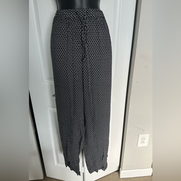 Lane Bryant - *Plus Size* B/W patterned flowing pants - Size 18/20 - Picture 1 of 2